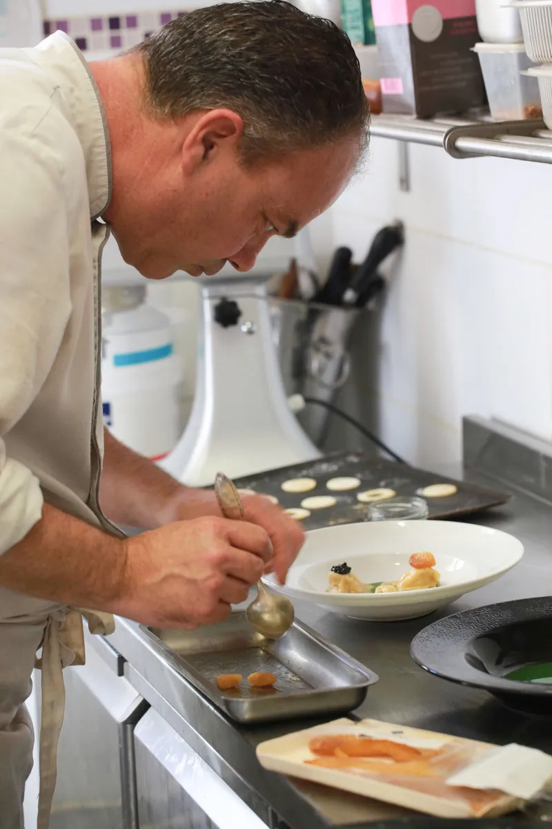 En cuisine au restaurant Le Pastel Toulon — Bruno dans sa cuisine !