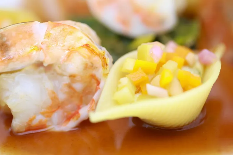 Crevettes marinées, cumin, agrumes, — Plat du restaurant Le Pastel Toulon