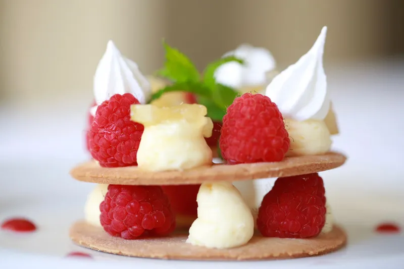 Framboises, citron — Plat du restaurant Le Pastel Toulon