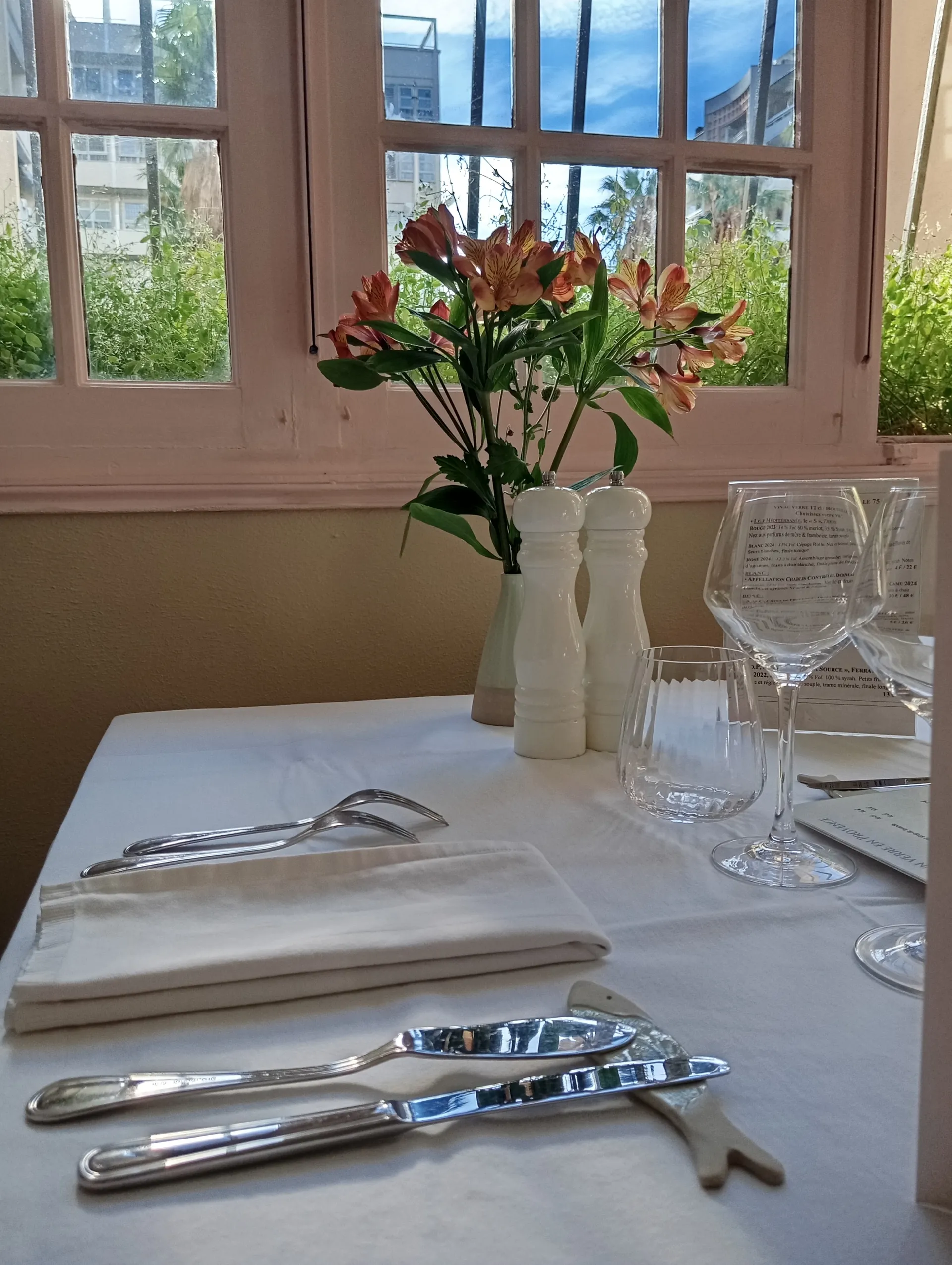 Salle du restaurant Le Pastel Toulon — IMG_20260306_013841