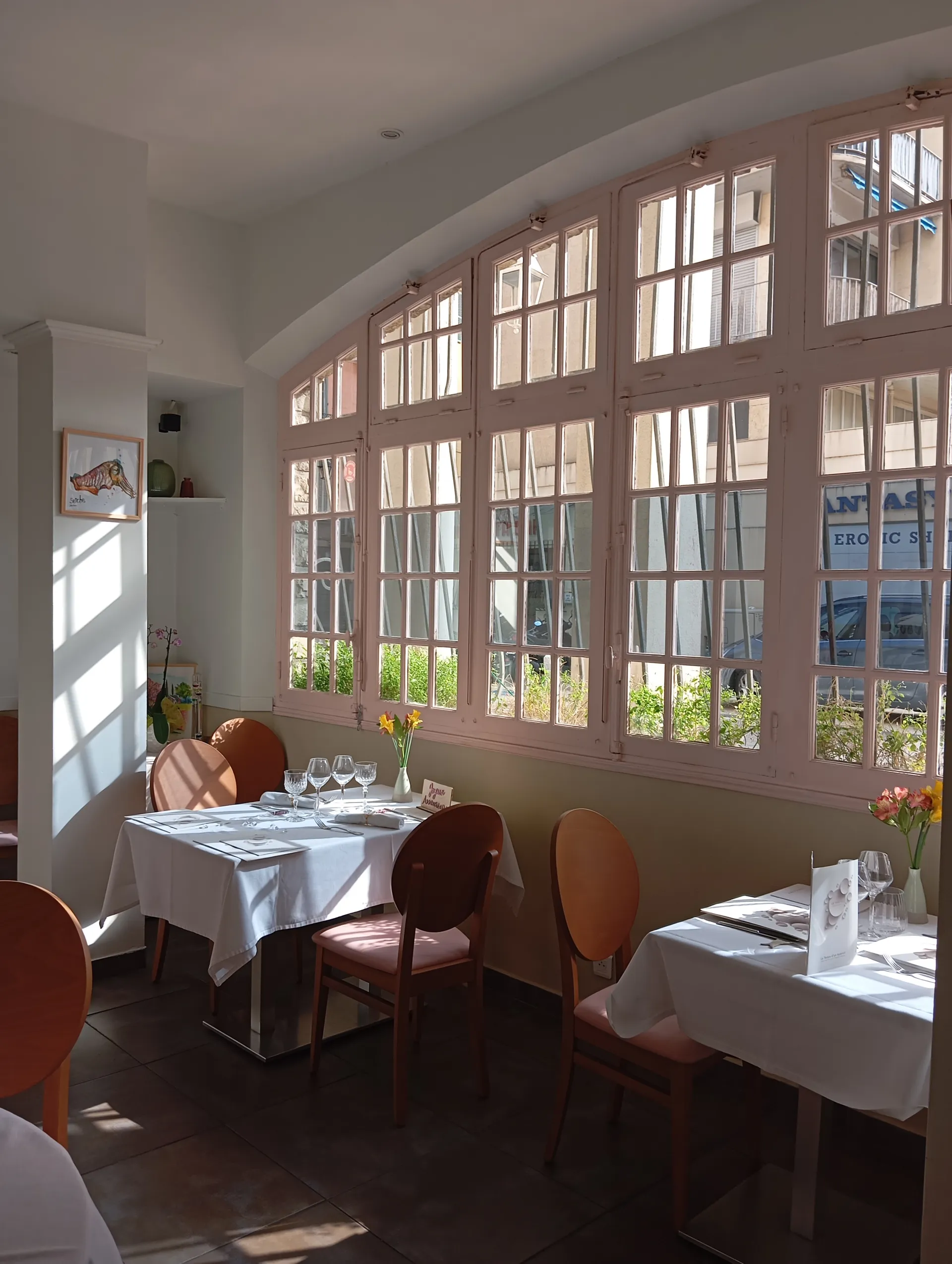 Salle du restaurant Le Pastel Toulon — IMG_20260306_014316