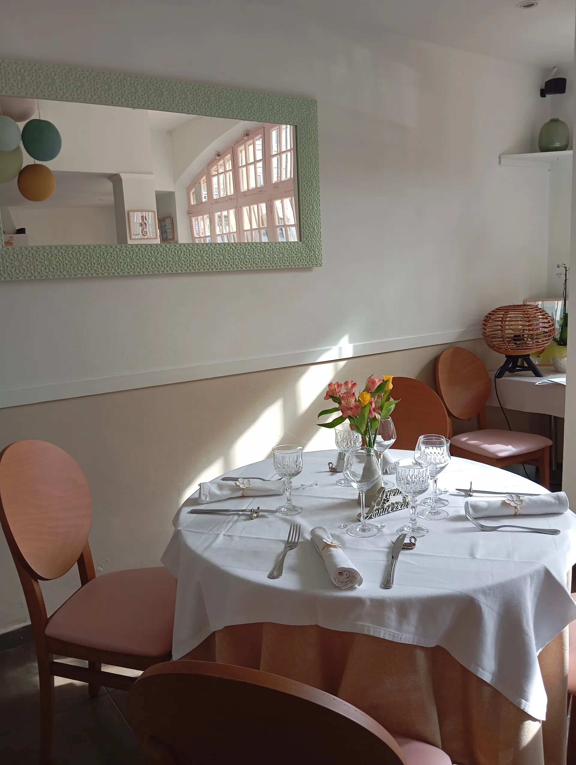 Salle du restaurant Le Pastel Toulon — IMG_20260306_014330