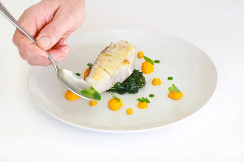 skrei aux saveurs d'agrumes, épinards, potimarron, citron caviar — Plat du restaurant Le Pastel Toulon